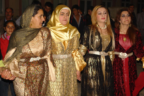Yüksekova düğünleri - Foto - (8 Kasım 2009) 17