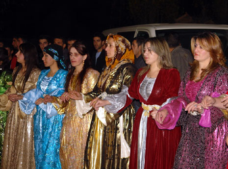 Yüksekova düğünleri - Foto - (8 Kasım 2009) 25