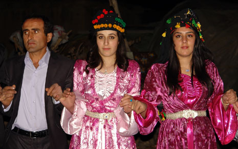 Yüksekova düğünleri - Foto - (8 Kasım 2009) 34