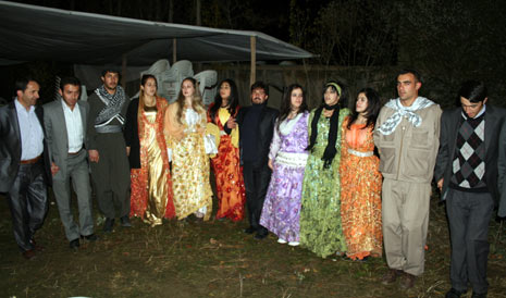 Yüksekova düğünleri - Foto - (8 Kasım 2009) 38