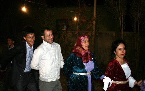 Yüksekova düğünleri - Foto - (8 Kasım 2009) 39