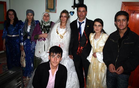Yüksekova düğünleri - Foto - (8 Kasım 2009) 41