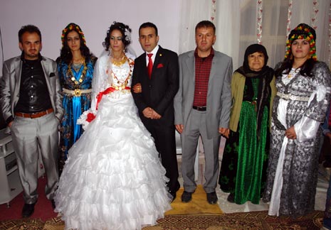 Yüksekova düğünleri - Foto - (8 Kasım 2009) 46