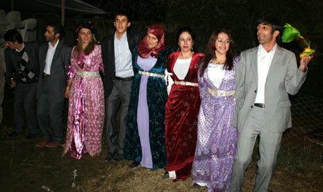 Yüksekova düğünleri - Foto - (8 Kasım 2009) 50
