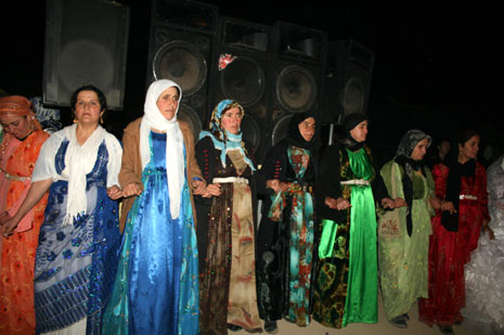 Yüksekova düğünleri - Foto - (8 Kasım 2009) 73