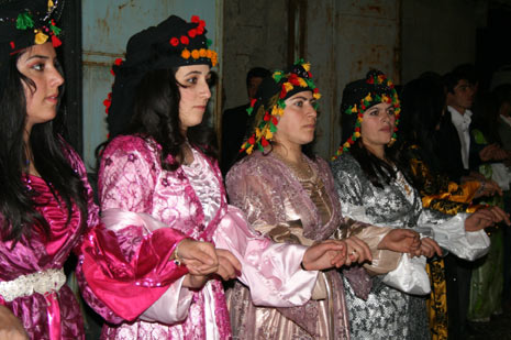 Yüksekova düğünleri - Foto - (8 Kasım 2009) 84