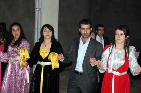 Yüksekova düğünleri(21-22 Kasım 2009) 118