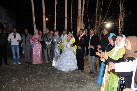 Yüksekova düğünleri(21-22 Kasım 2009) 35