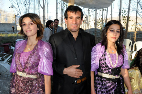 Yüksekova düğünleri(21-22 Kasım 2009) 41