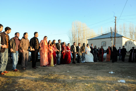 Yüksekova düğünleri(21-22 Kasım 2009) 47