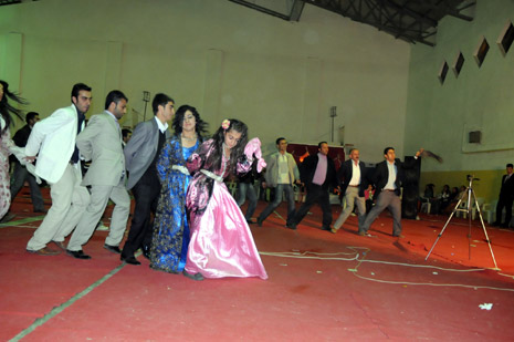 Yüksekova düğünleri(21-22 Kasım 2009) 81