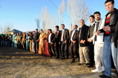 Yüksekova düğünleri(21-22 Kasım 2009) 99
