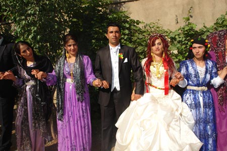 Şemdinli'de bir Oruç ailesinin düğününden fotoğraflar 31