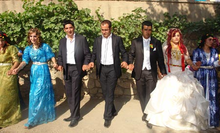 Şemdinli'de bir Oruç ailesinin düğününden fotoğraflar 32