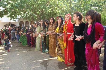 Şemdinli'de bir Oruç ailesinin düğününden fotoğraflar 35