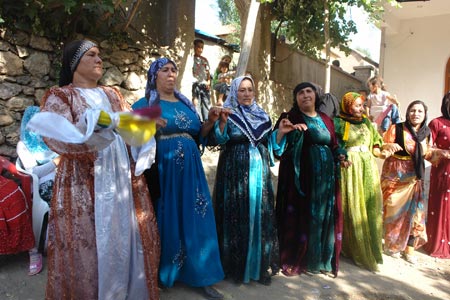 Şemdinli'de bir Oruç ailesinin düğününden fotoğraflar 38