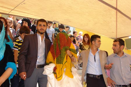 Şemdinli'de bir Oruç ailesinin düğününden fotoğraflar 47