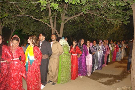 Şemdinli'de bir Oruç ailesinin düğününden fotoğraflar 54