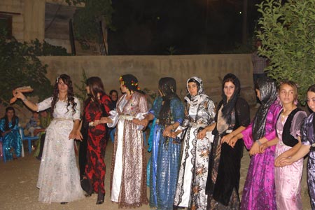 Şemdinli'de bir Oruç ailesinin düğününden fotoğraflar 60