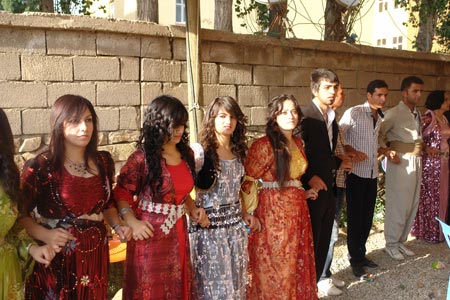 Şemdinli'de bir Oruç ailesinin düğününden fotoğraflar 69