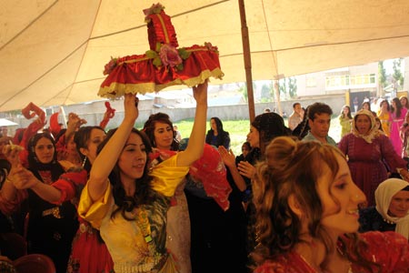 Şemdinli'de bir Oruç ailesinin düğününden fotoğraflar 75