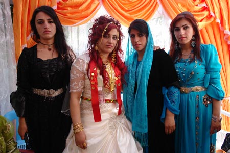 Şemdinli'de bir Oruç ailesinin düğününden fotoğraflar 77