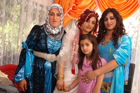 Şemdinli'de bir Oruç ailesinin düğününden fotoğraflar 78