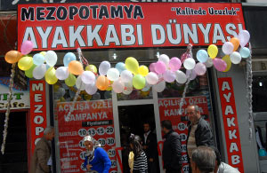 Yüksekova’da Mezopotamya Ayakkabı Mağazası açıldı