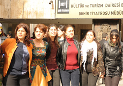 Kadın çalışanlar 8 Mart`ı kutladı