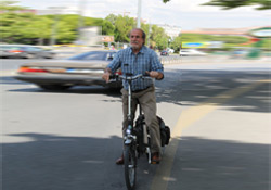 Hdp’li Kürkçü, Meclise Bisikleti İle Geliyor