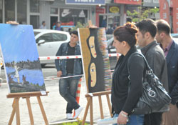 Hakkari'de öğrenciler yararına resim ve fotoğraf sergisi
