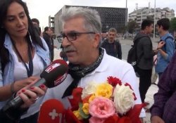 Gezi Parkı'na Çiçek Bırakmak İstedi, Polis İzin Vermedi
