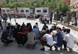 Hakkari'de oturma eylemi sona erdi, gözaltındakiler serbest