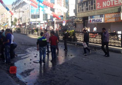 Van'da polis basın açıklamasına tazyikli suyla müdahale etti
