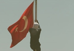 Diyarbakır'da Bayrak İndirme Soruşturmasında 4 kişi serbest 1 kişi adliyede