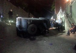 Taşlanan Polis Aracı Kontrolden Çıkıp Devrildi: 3 Polis Yaralı