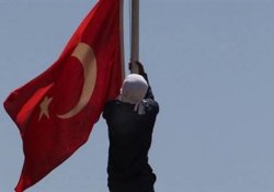 IŞİD'e karşı bayraklar