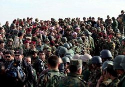 Barzani Cephedeki Peşmergeleri ziyaret etti