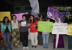 Hakkari'de kadınlardan şiddete karşı açıklama