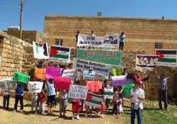 Midyatlı Çocuklardan İsrail'e 6 Dilde Pankartlı Tepki