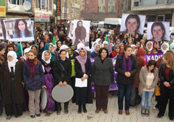 Yüksekova’da kadınlardan '25 Kasım' yürüyüşü