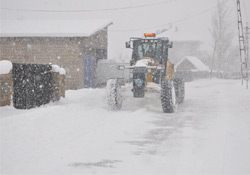 Yüksekova Belediyesi'nden karla mücadele çalışmaları