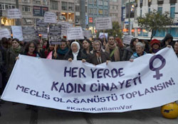 Kadınlar, kadın cinayetlerinin önlenmesi için yürüyüş düzenledi
