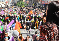 'Kürt kadınları toprağı ve halkı için savaşıyor'