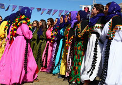 Kadınlardan renkli 8 Mart kutlamaları