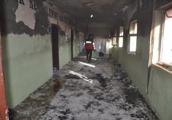 Yüksekova'da bir evde çıkan yangın, aileyi mağdur etti