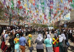 HDP'li kadın adaylar Diyarbakırlı kadınlarla buluşuyor