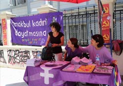 Feminist kadınlar: 7 Haziran'da AKP'ye hayır diyeceğiz