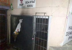 İstanbul'da HDP bürosuna molotoflu saldırı