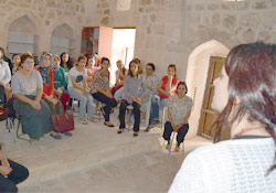 Mardin'de kadın kursiyerlere sağlık eğitimi